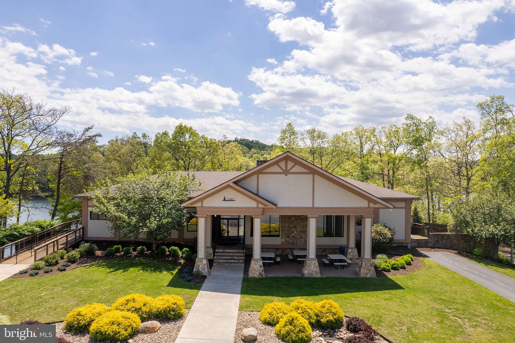 LAKE HOLIDAY ESTATES - Residential