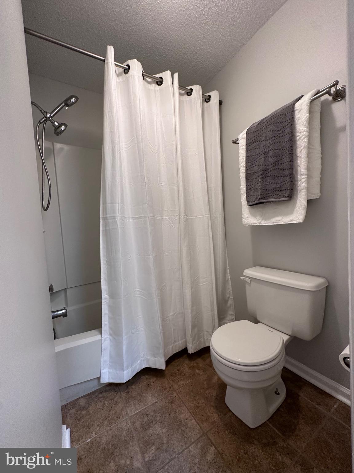 RESTON - Residential Lease