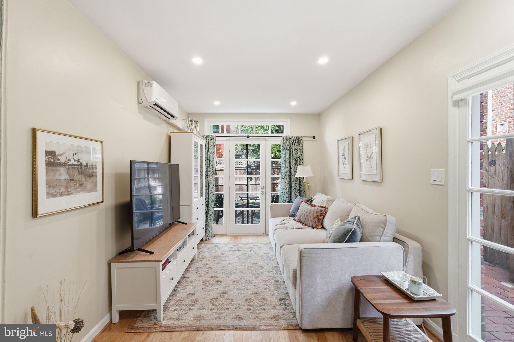 19 SNOWS COURT NW, WASHINGTON, DC, 20037 19 SNOWS COURT NW