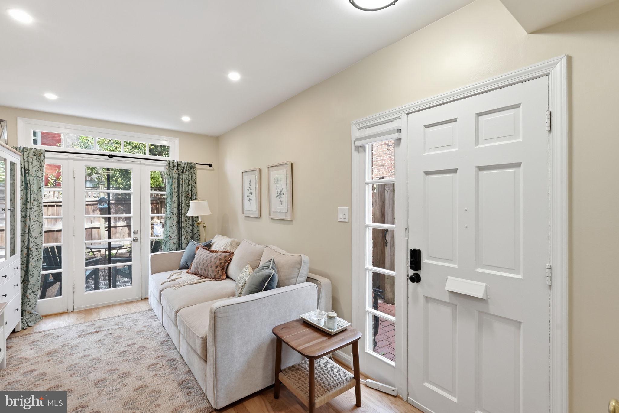 19 SNOWS COURT NW, WASHINGTON, DC, 20037 19 SNOWS COURT NW