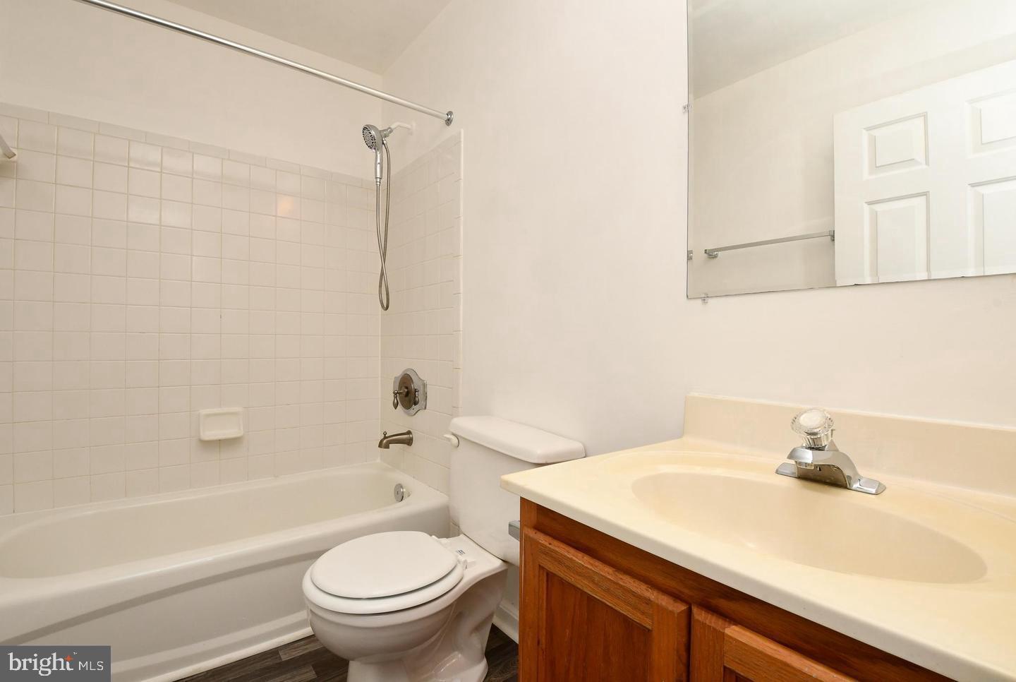 BROOKWOOD - Residential Lease