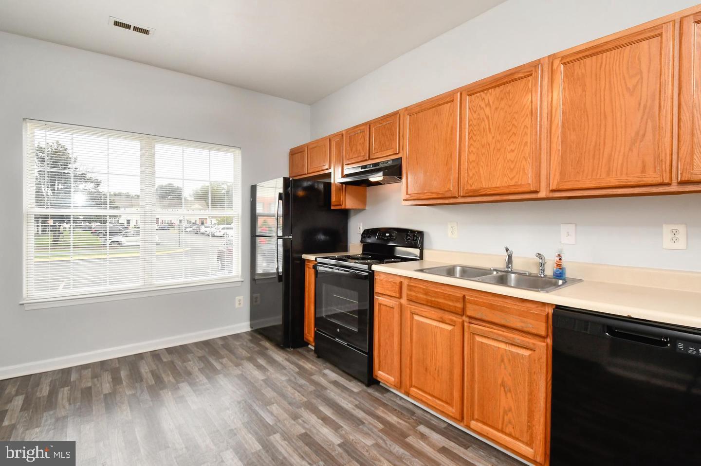 BROOKWOOD - Residential Lease