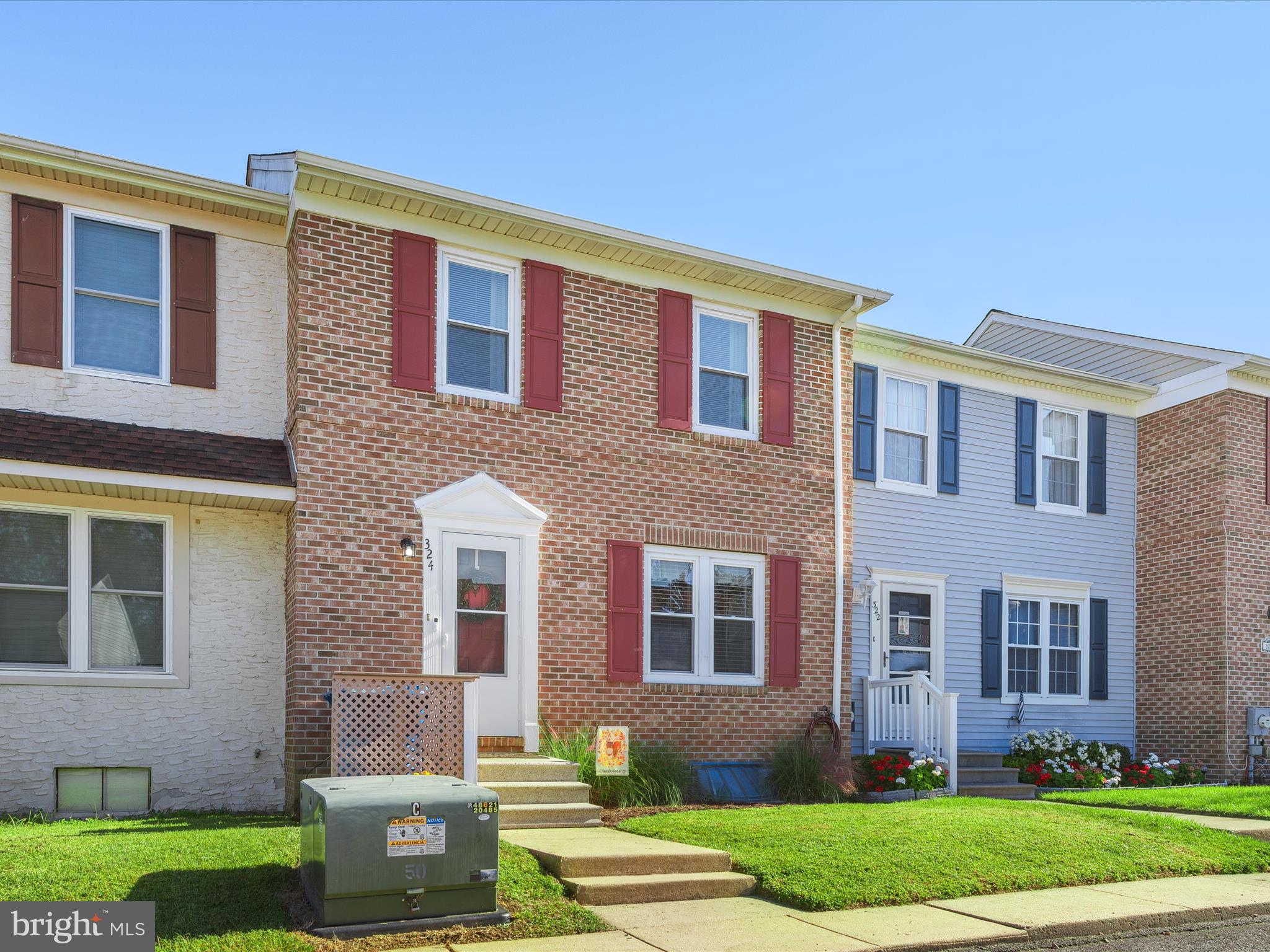 324 COMMONS LANE