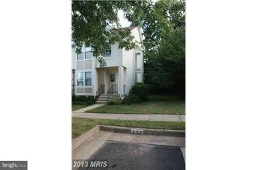 Wonderful 5-level split, end unit townhouse backing to woods in Hillsdale Community, 3br, 2.5 bath.  Huge living room to separate dining room.  Kitchen with breakfast nook.  2 large bedrooms, private master bedroom suite.  walk-out lower with fireplace.