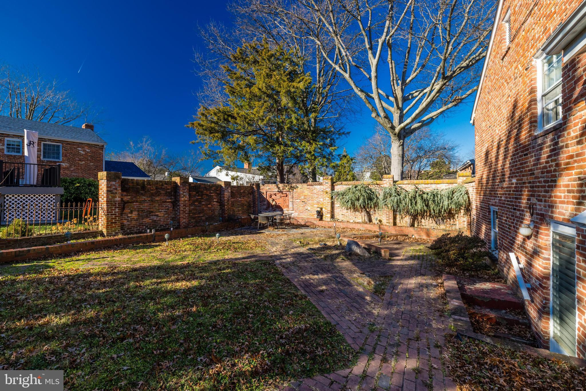 VARSITY PARK - Residential