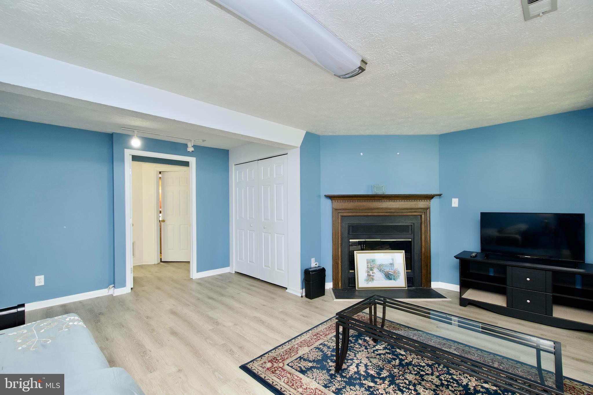 GUNNERS LAKE VILLAGE - Residential