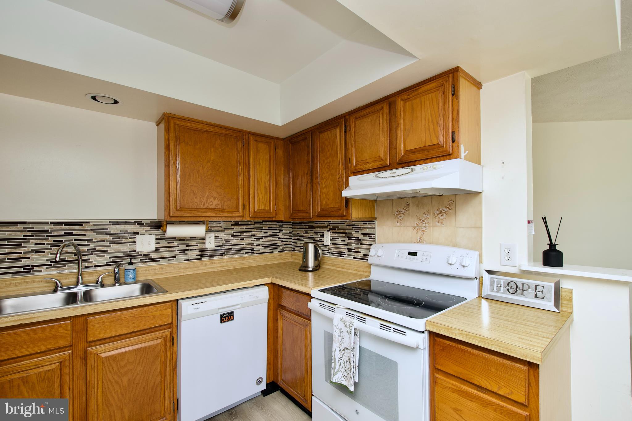 GUNNERS LAKE VILLAGE - Residential