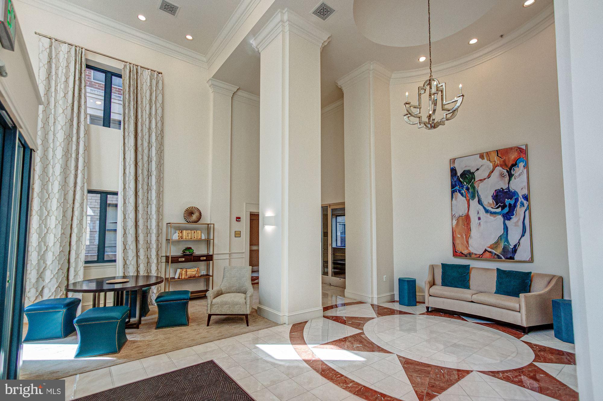 LEXINGTON SQUARE - Residential