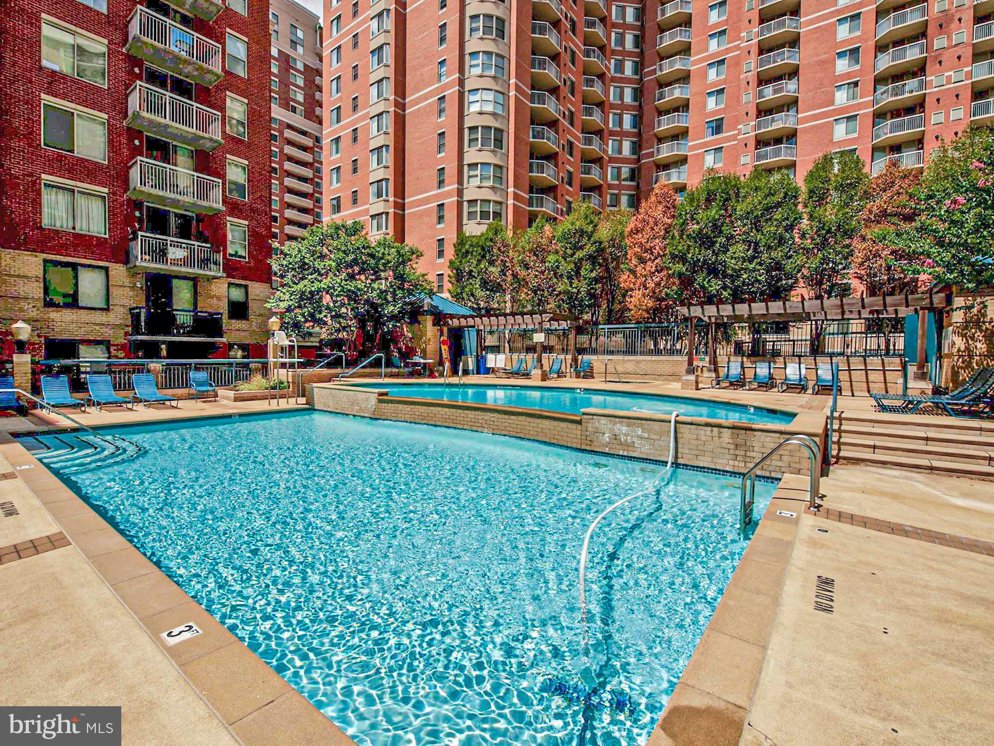 LEXINGTON SQUARE - Residential