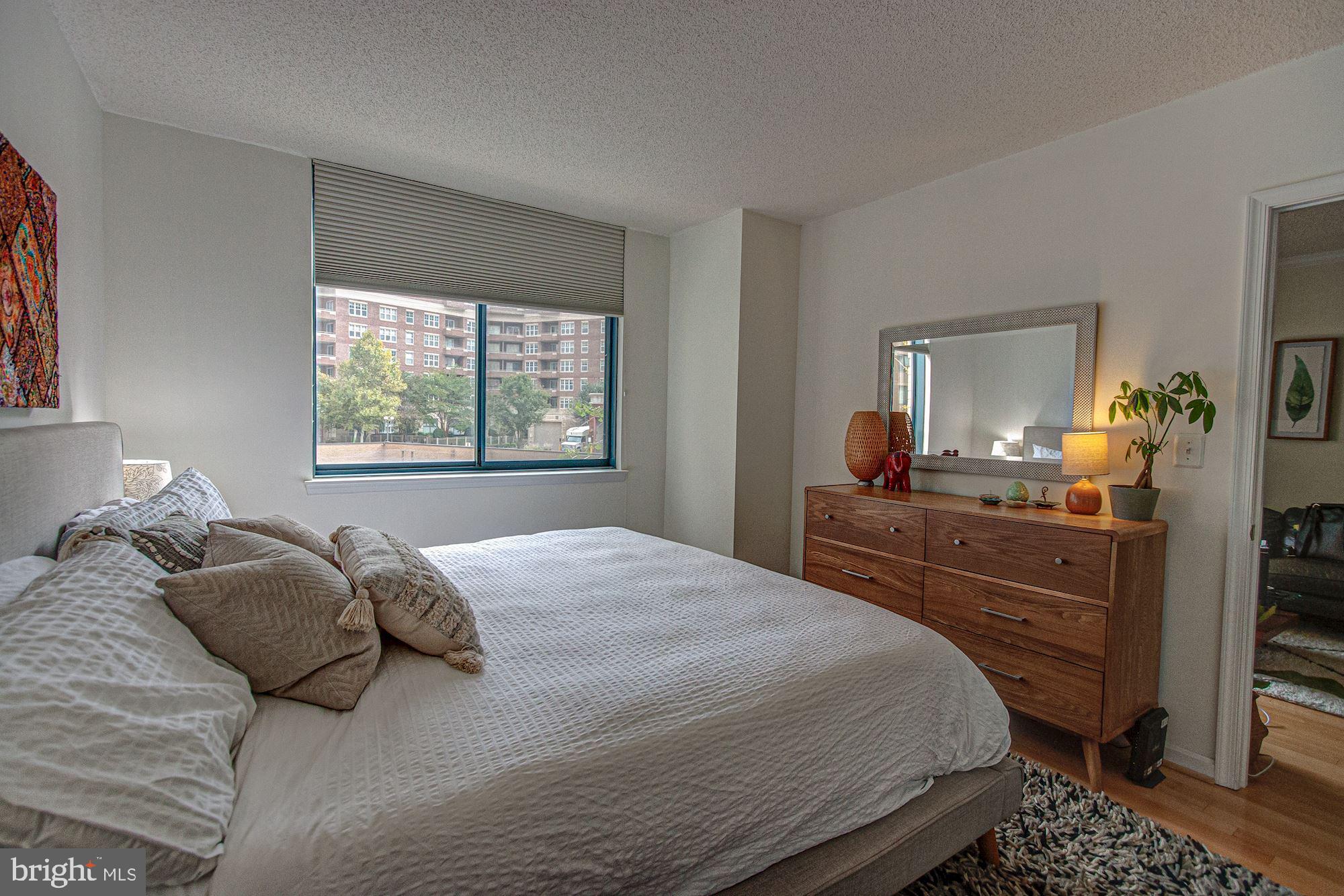 LEXINGTON SQUARE - Residential