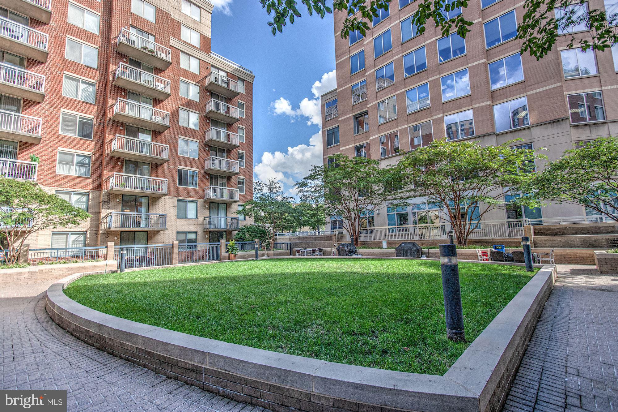 LEXINGTON SQUARE - Residential