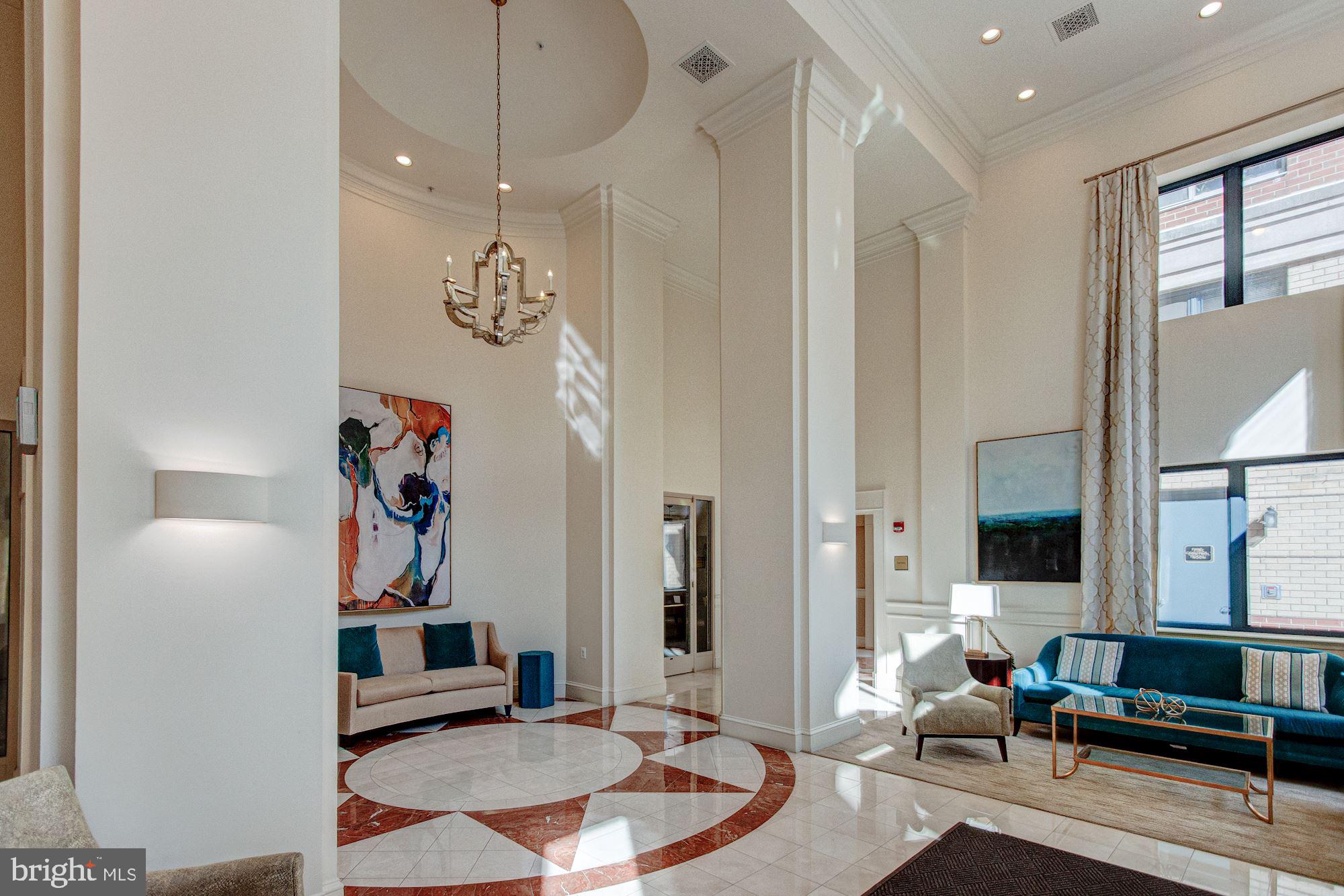 LEXINGTON SQUARE - Residential
