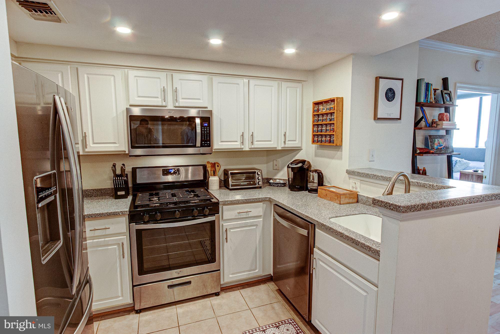 LEXINGTON SQUARE - Residential