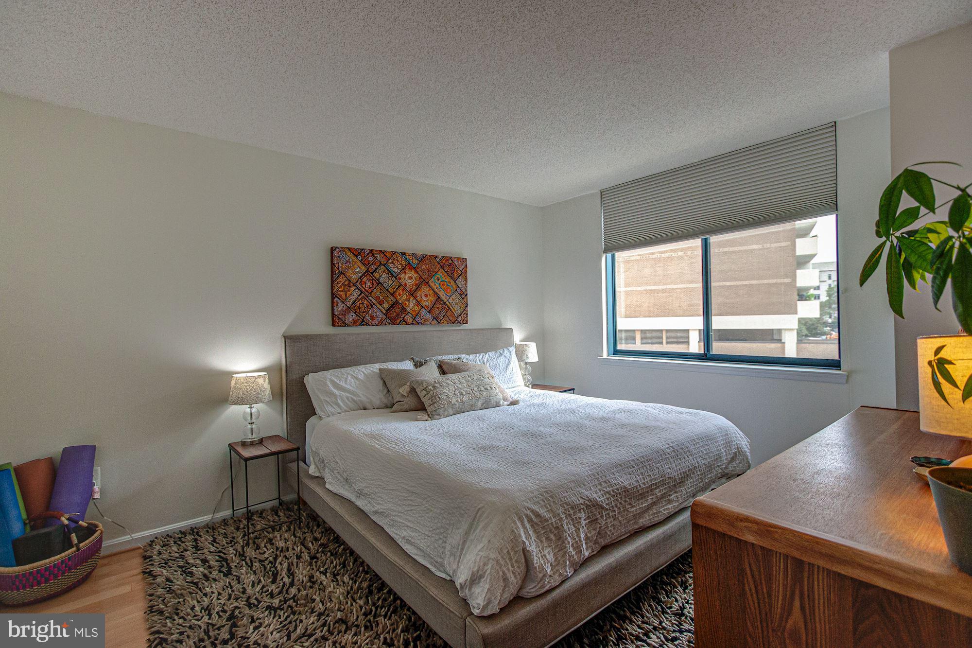 LEXINGTON SQUARE - Residential