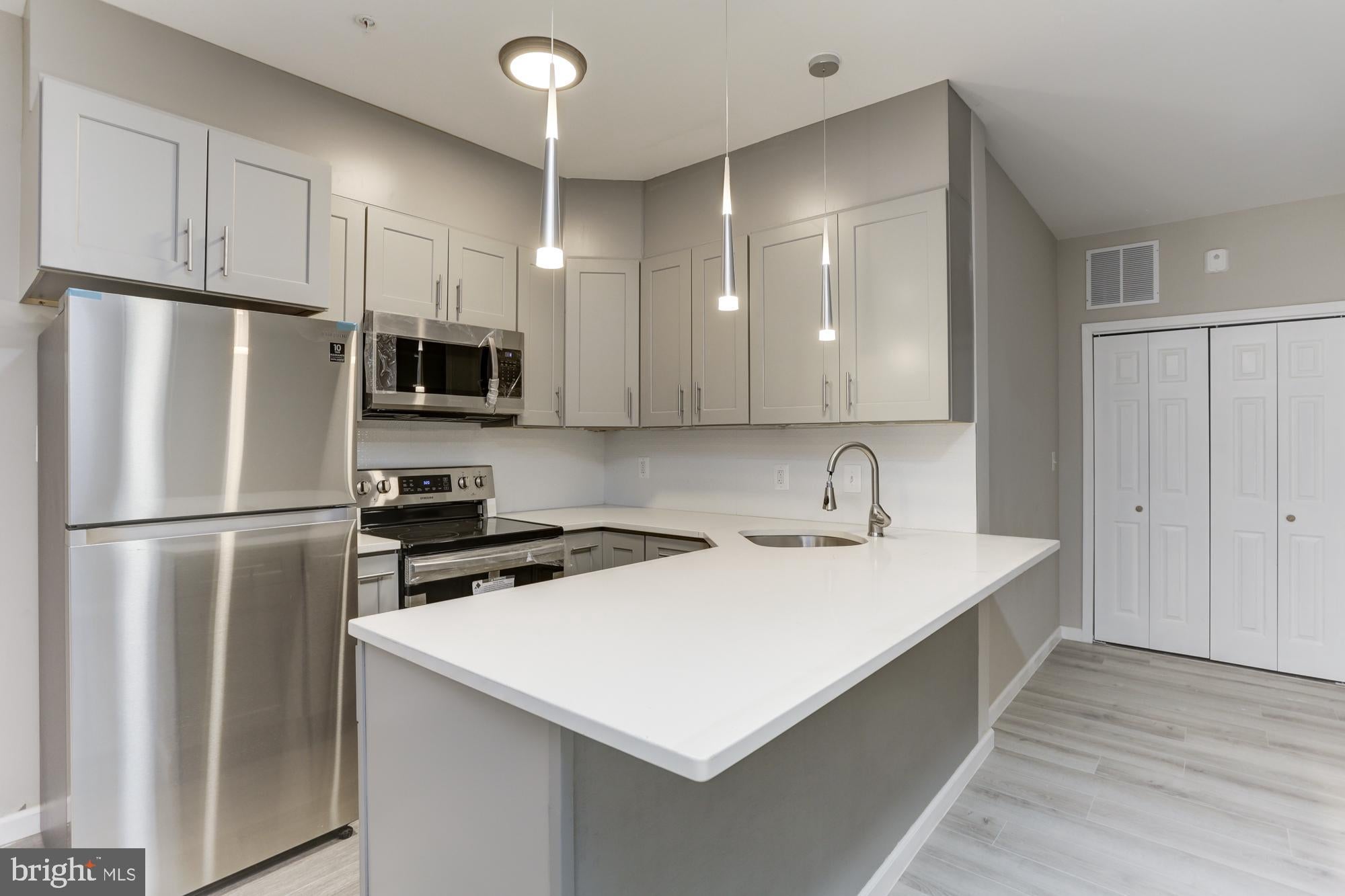 400 HIGHLAND AVENUE 402