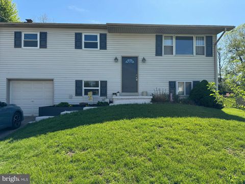 Homes For Sale - 270 Canary Circle<br/> New York, PA 17404