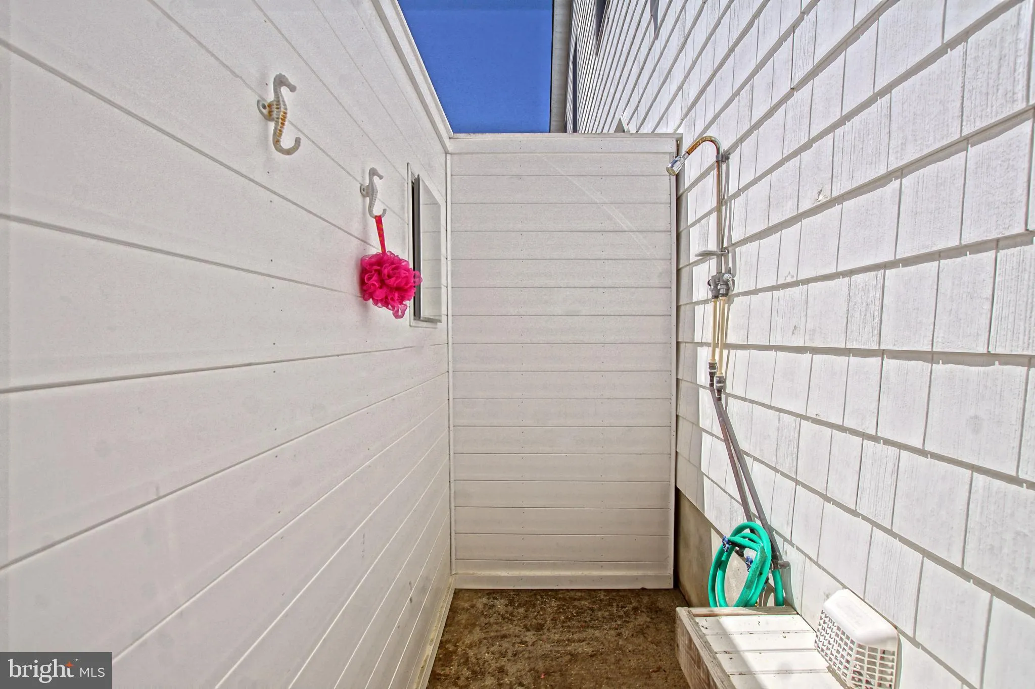 Rehoboth Beach, Delaware 19971, United States, 5 Bedrooms Bedrooms, ,4 BathroomsBathrooms,Residential,Pending,204847