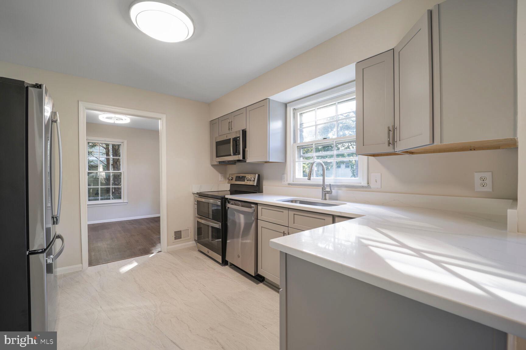 BROOKFIELD - Residential Lease