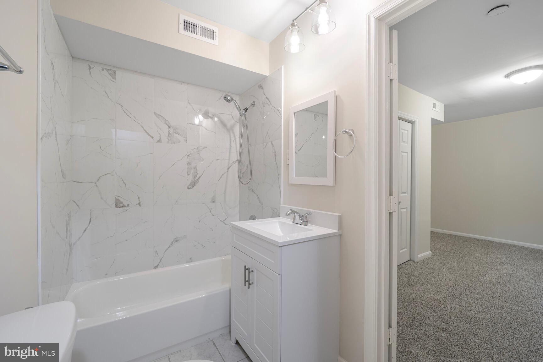 BROOKFIELD - Residential Lease