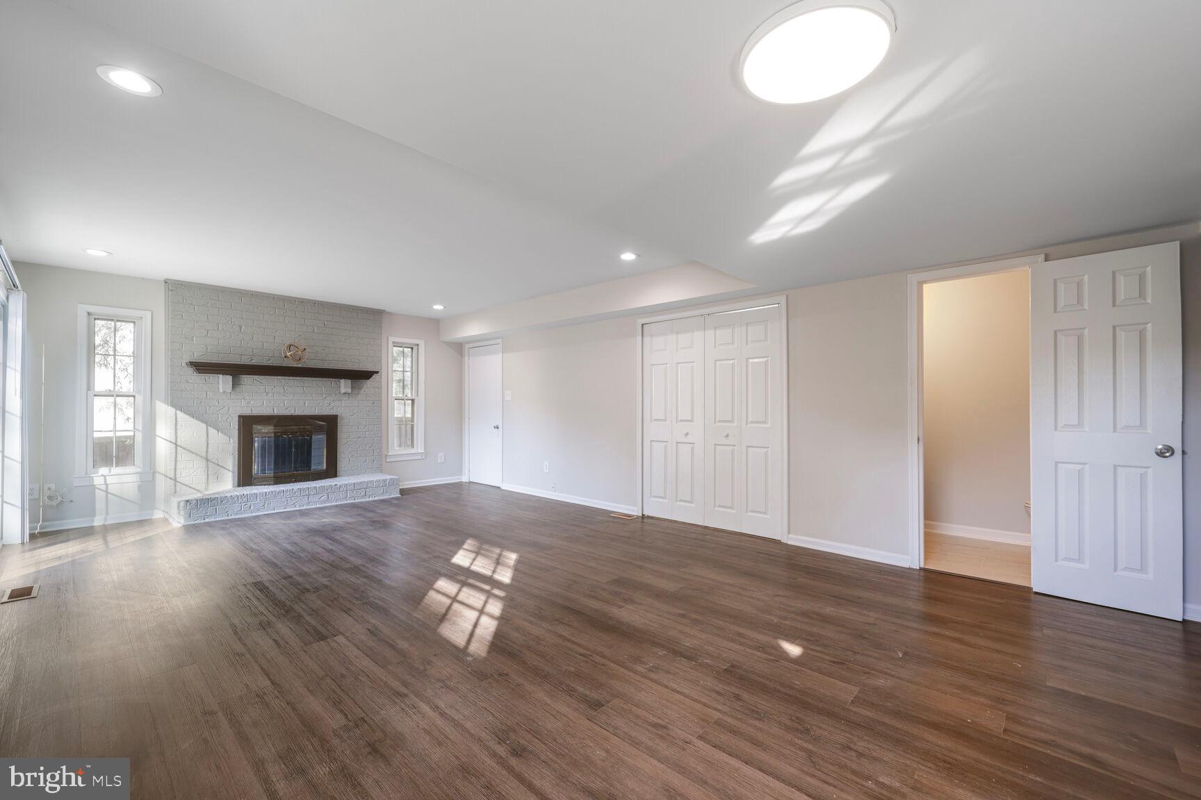 BROOKFIELD - Residential Lease