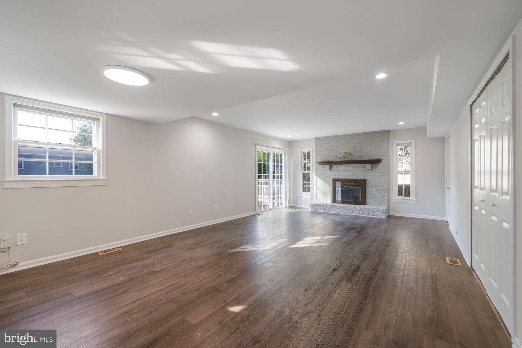 BROOKFIELD - Residential Lease