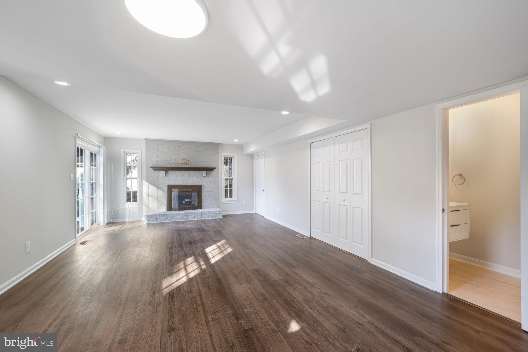 BROOKFIELD - Residential Lease