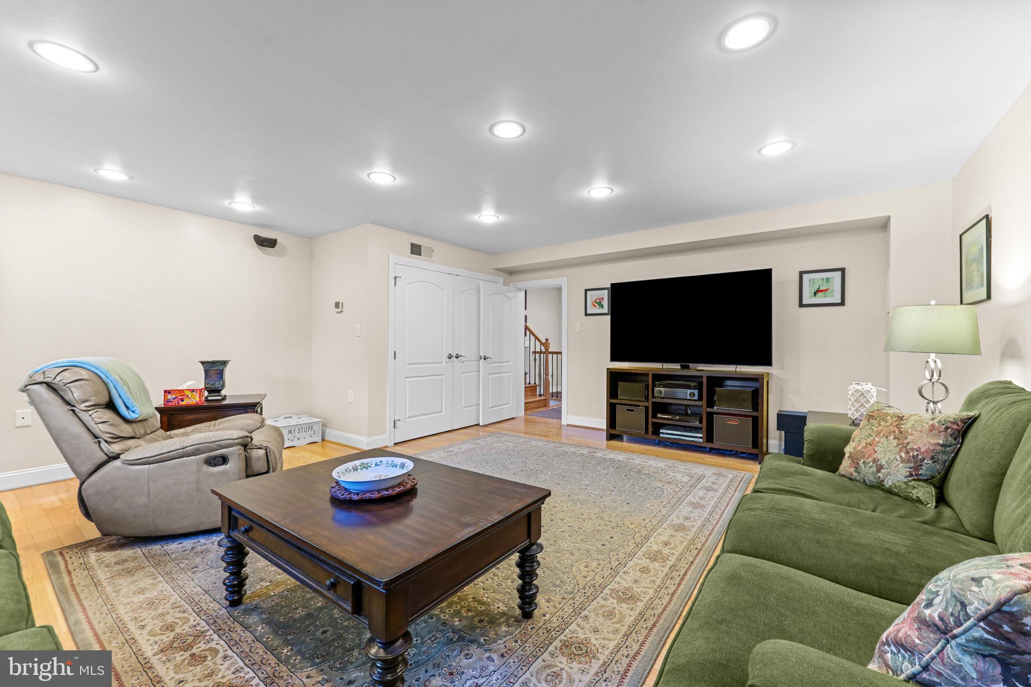 EDGEMERE - Residential