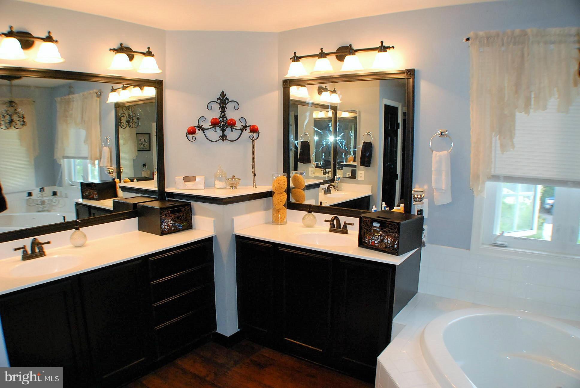 THE VILLAGE OF WASHINGTON TRAIL - Residential