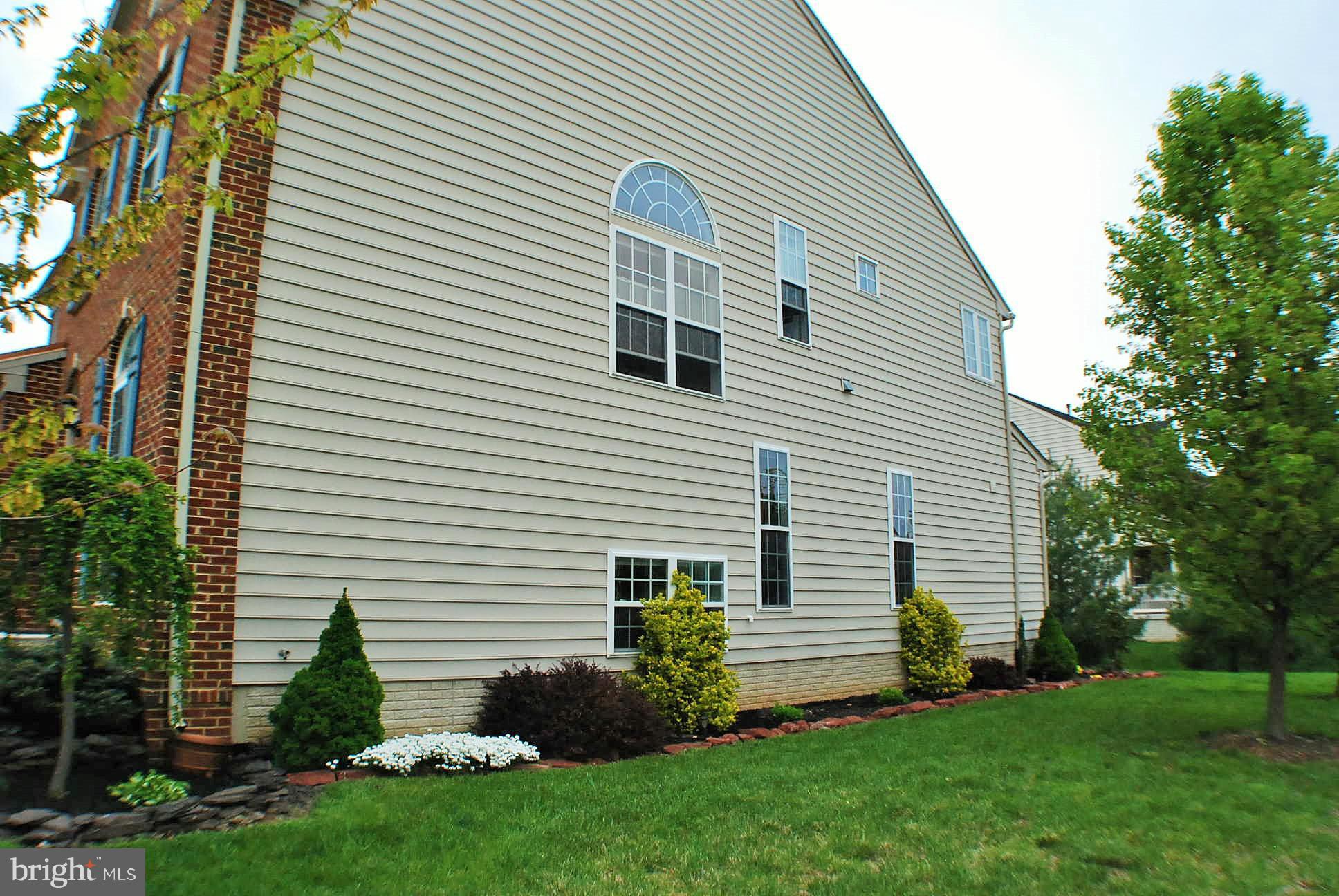 THE VILLAGE OF WASHINGTON TRAIL - Residential