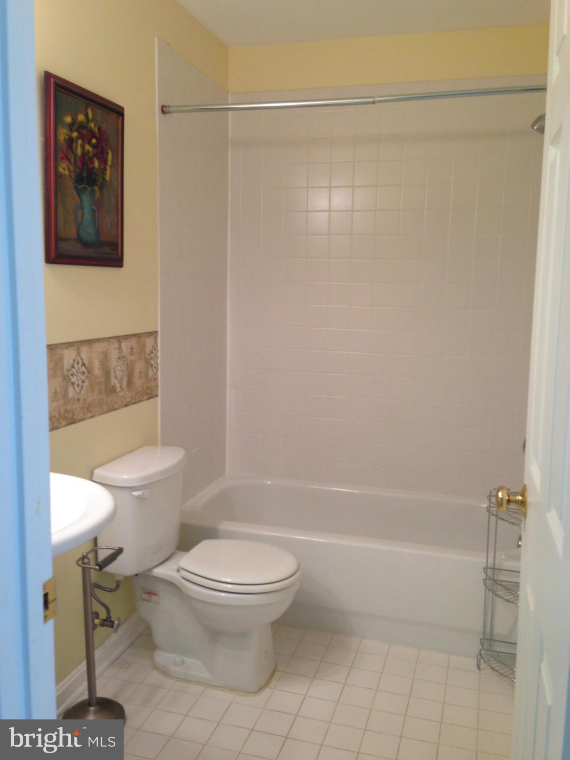 LOUDOUN PARKWAY CENTER - Residential Lease