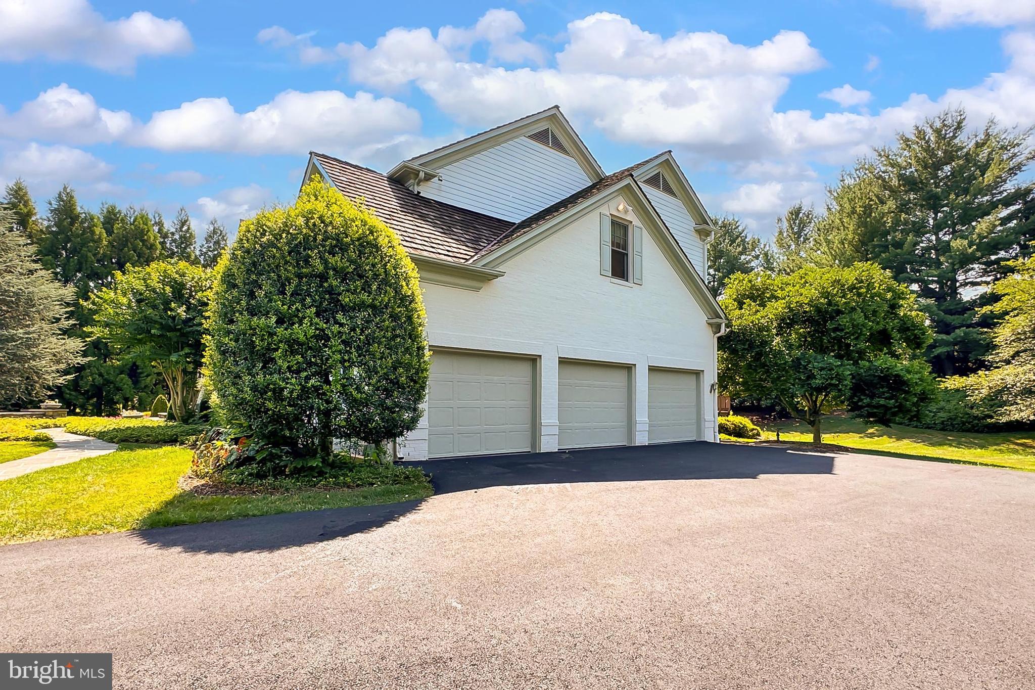 FALLS POINTE - Residential