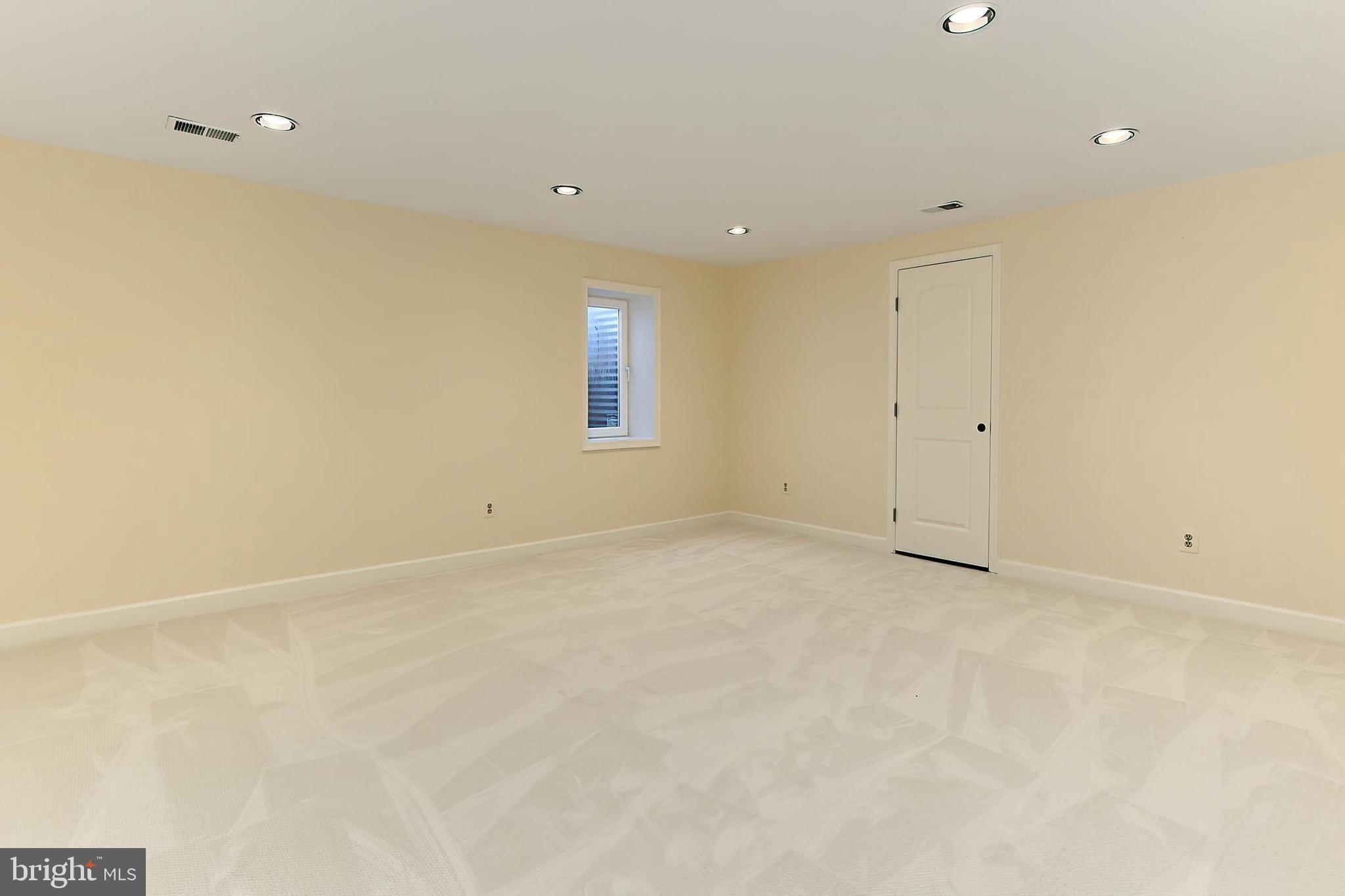 FALLS POINTE - Residential