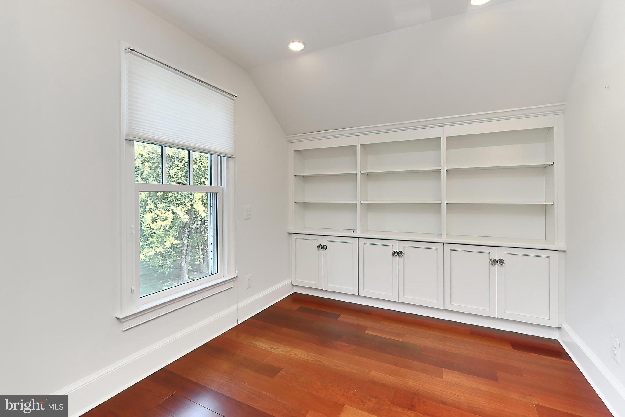 FALLS POINTE - Residential