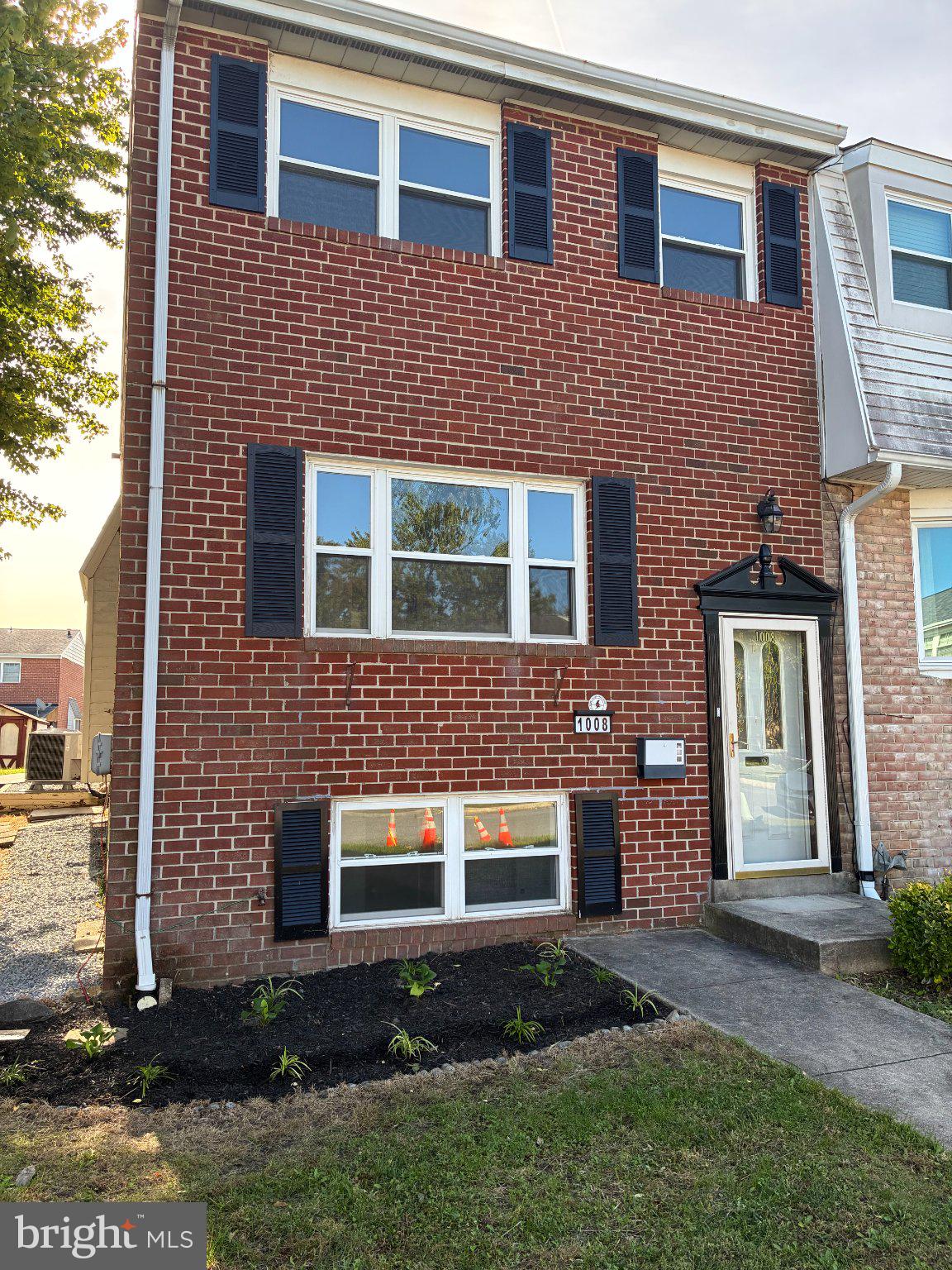 1008 STORMONT CIRCLE