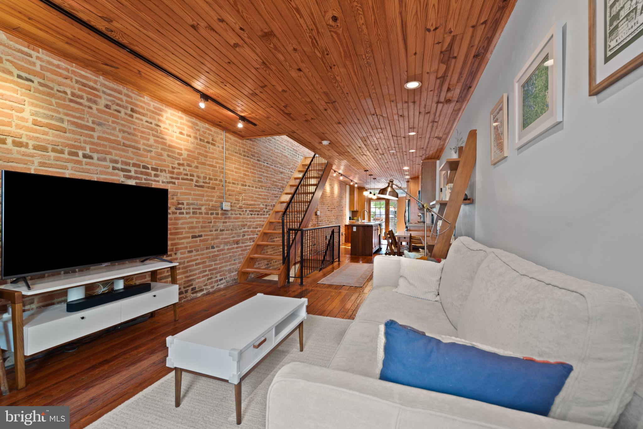 1535 MARSHALL STREET