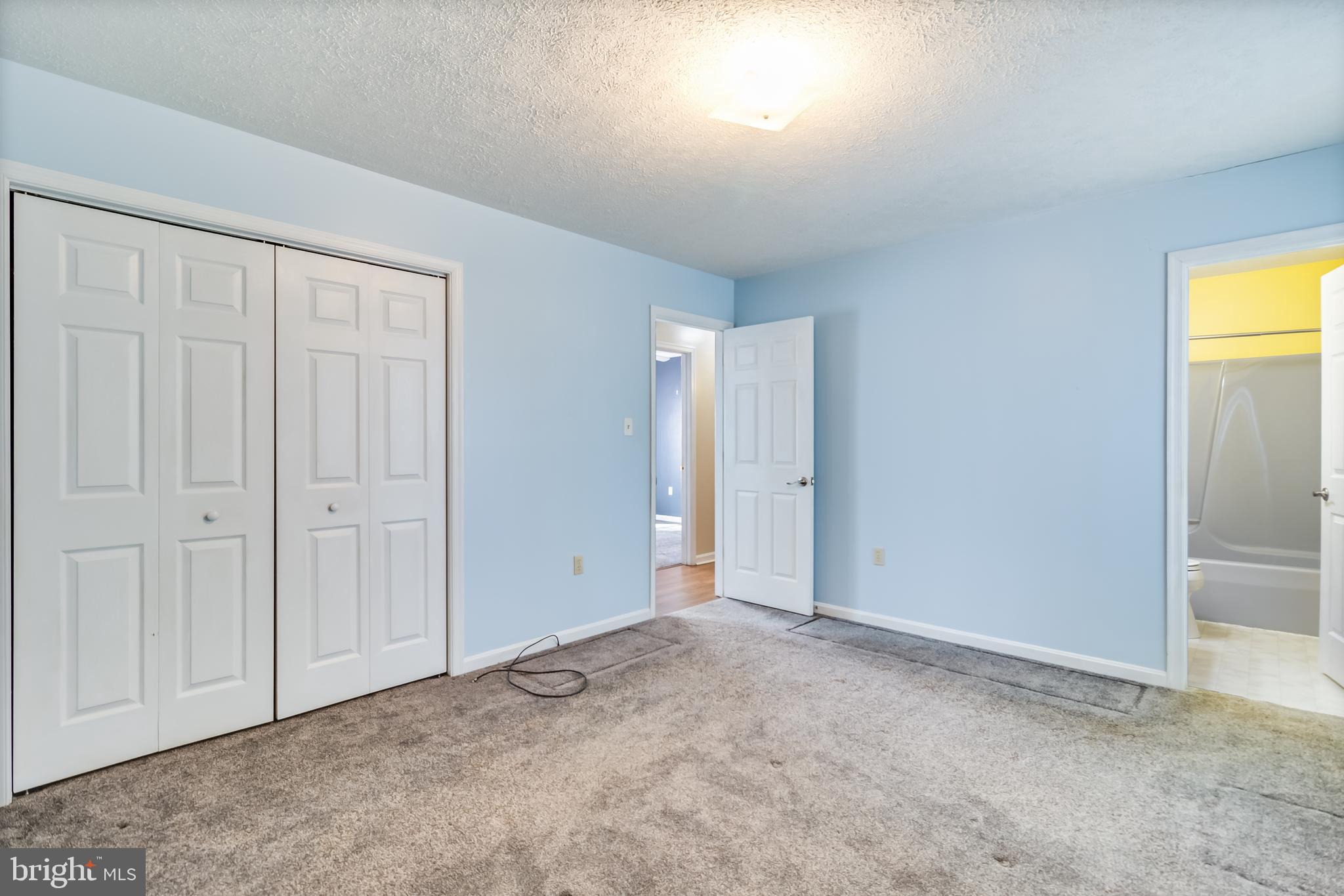 GOLDEN BEACH - Residential