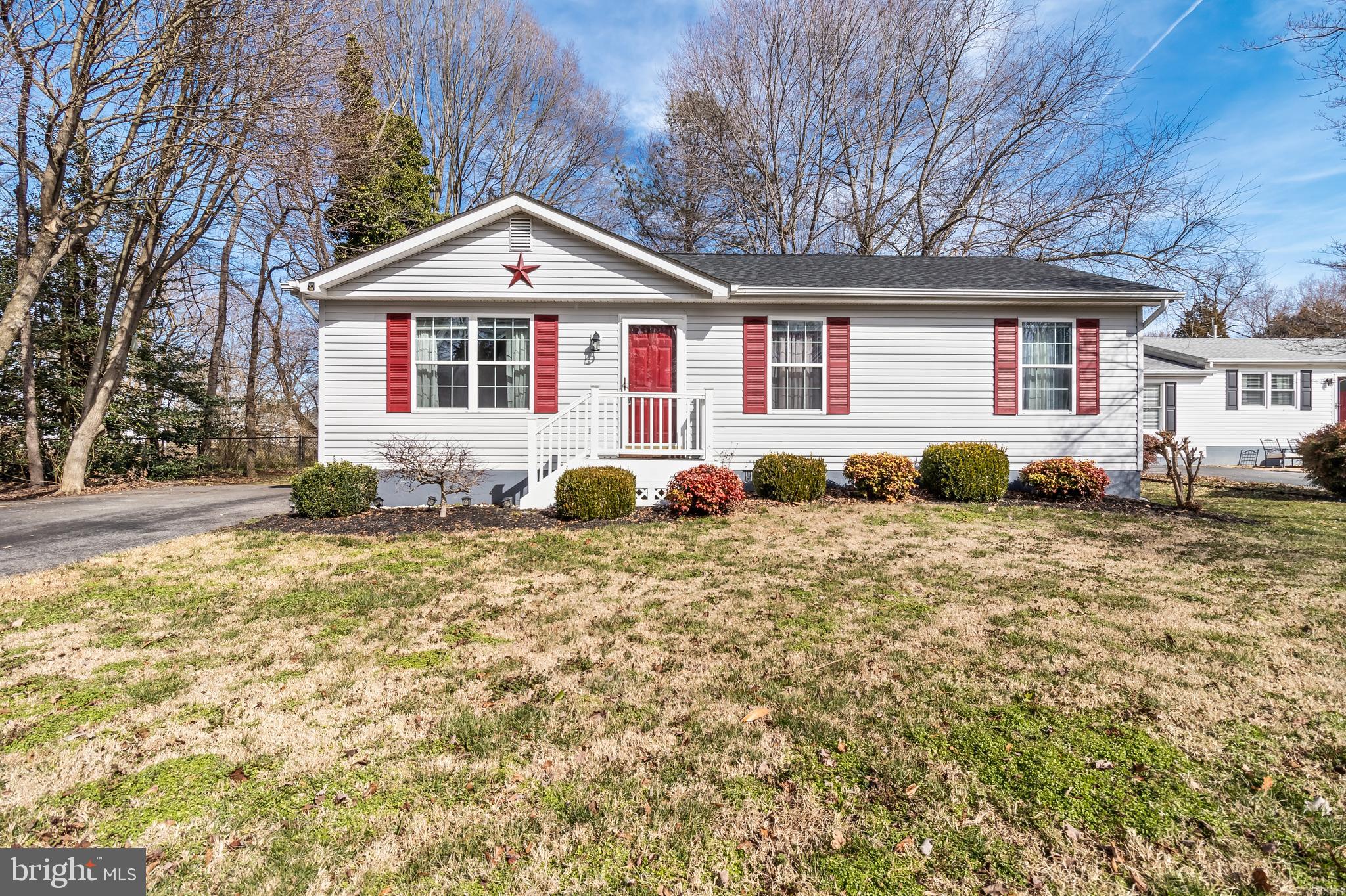 GOLDEN BEACH - Residential