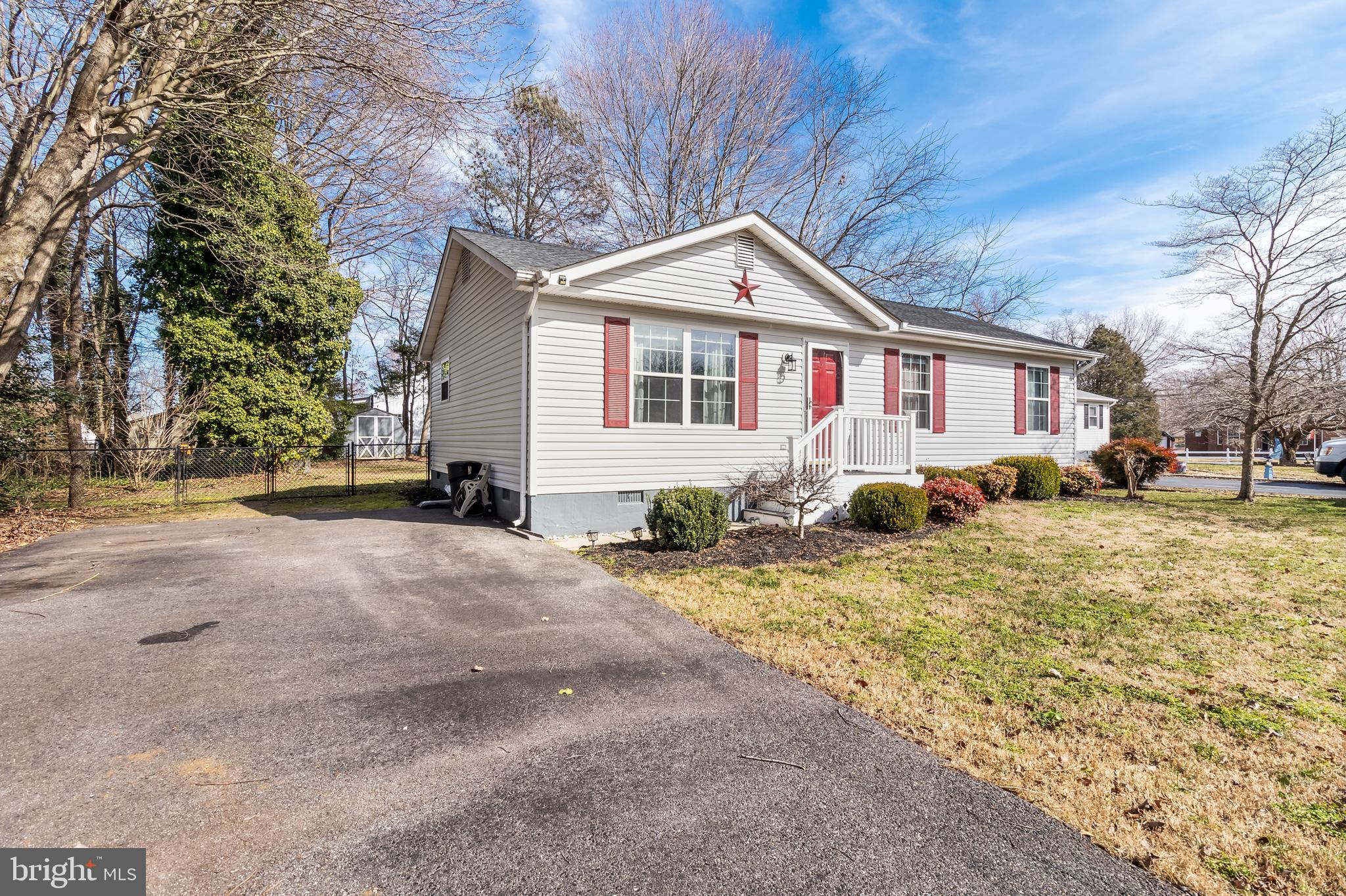 GOLDEN BEACH - Residential