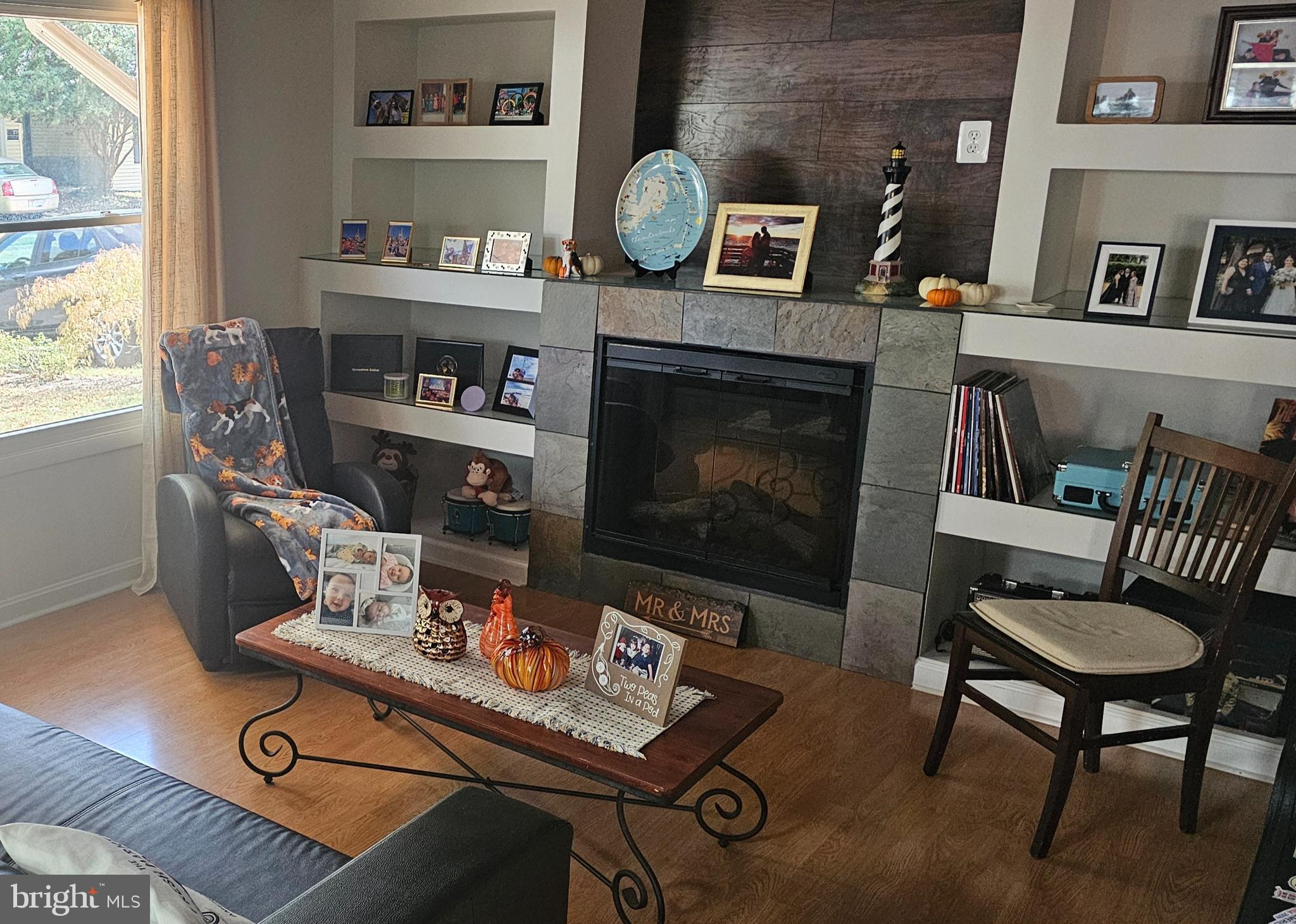 Sterling!!  Single Family Home, 2784 Sq. Ft great location, 4 bedrooms 2.5 bathrooms, beautiful Living room with fireplace and an additional room for TV or other use. Large kitchen area, with granite counter tops and plenty of space entertain your guest. A nice concrete patio to spend your mornings or evenings relaxing.  1 assigned parking spot in front of driveway, and plenty of parking in front of the house.  easy access, airport and much more....  Come and tour this beautiful home it has a lot to offer!!