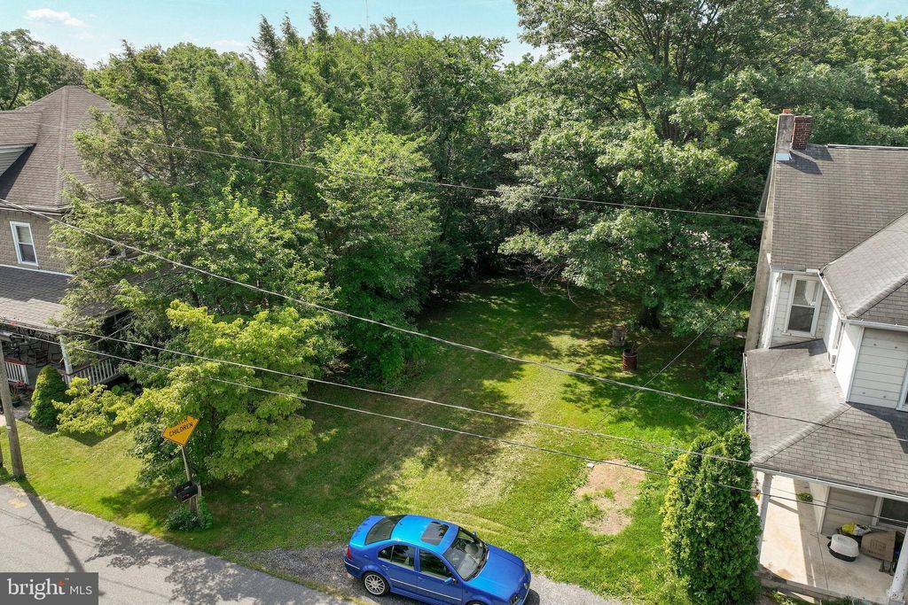 Photo of 116 HEISEY AVE, ELIZABETHTOWN, PA 17022 (MLS # PALA2021864)