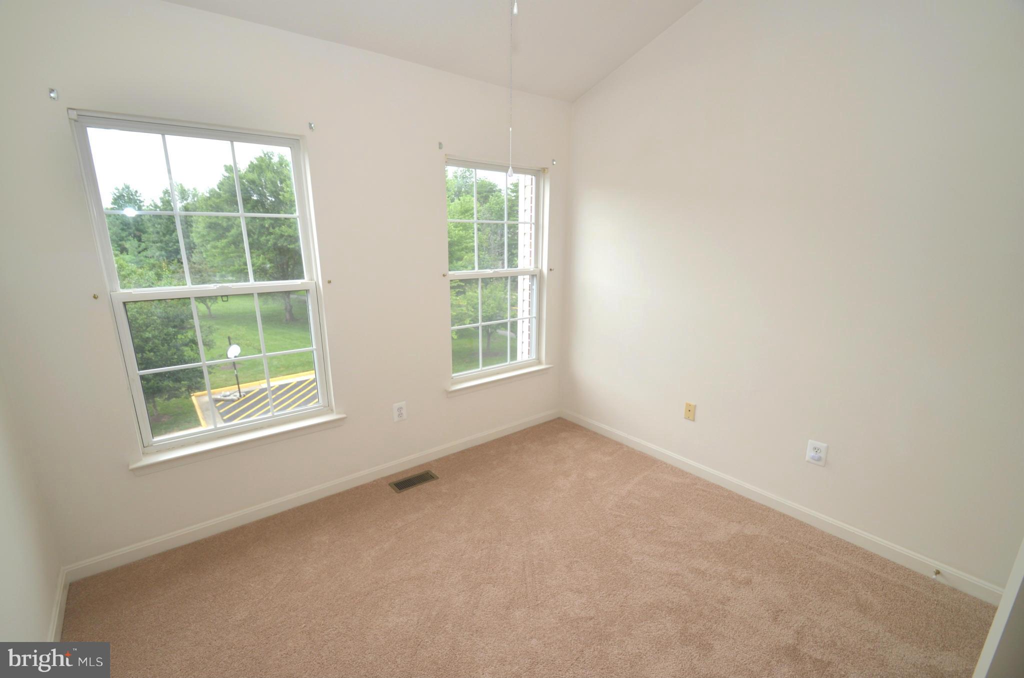 ISLAND CREEK - Residential Lease