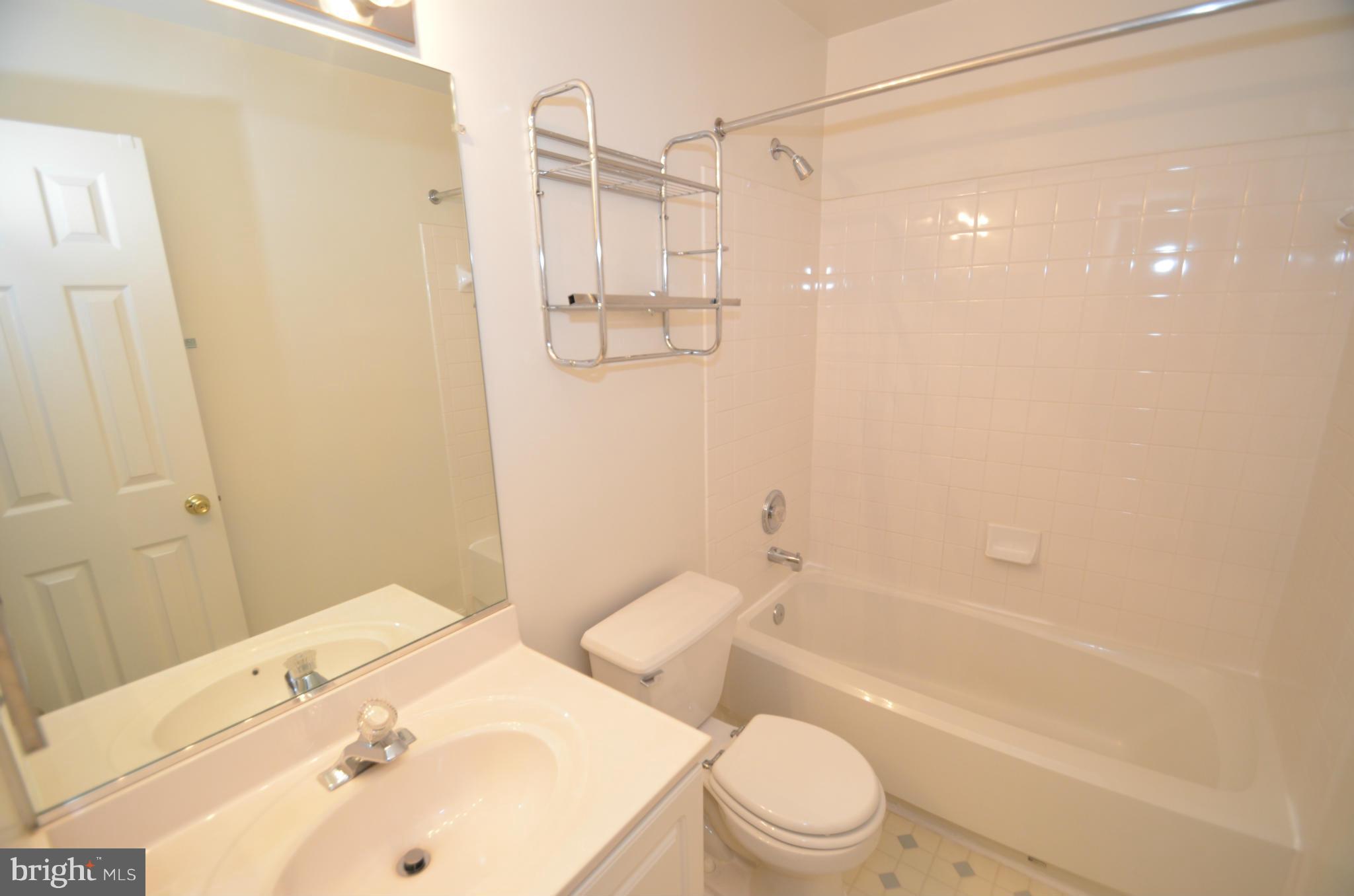 ISLAND CREEK - Residential Lease