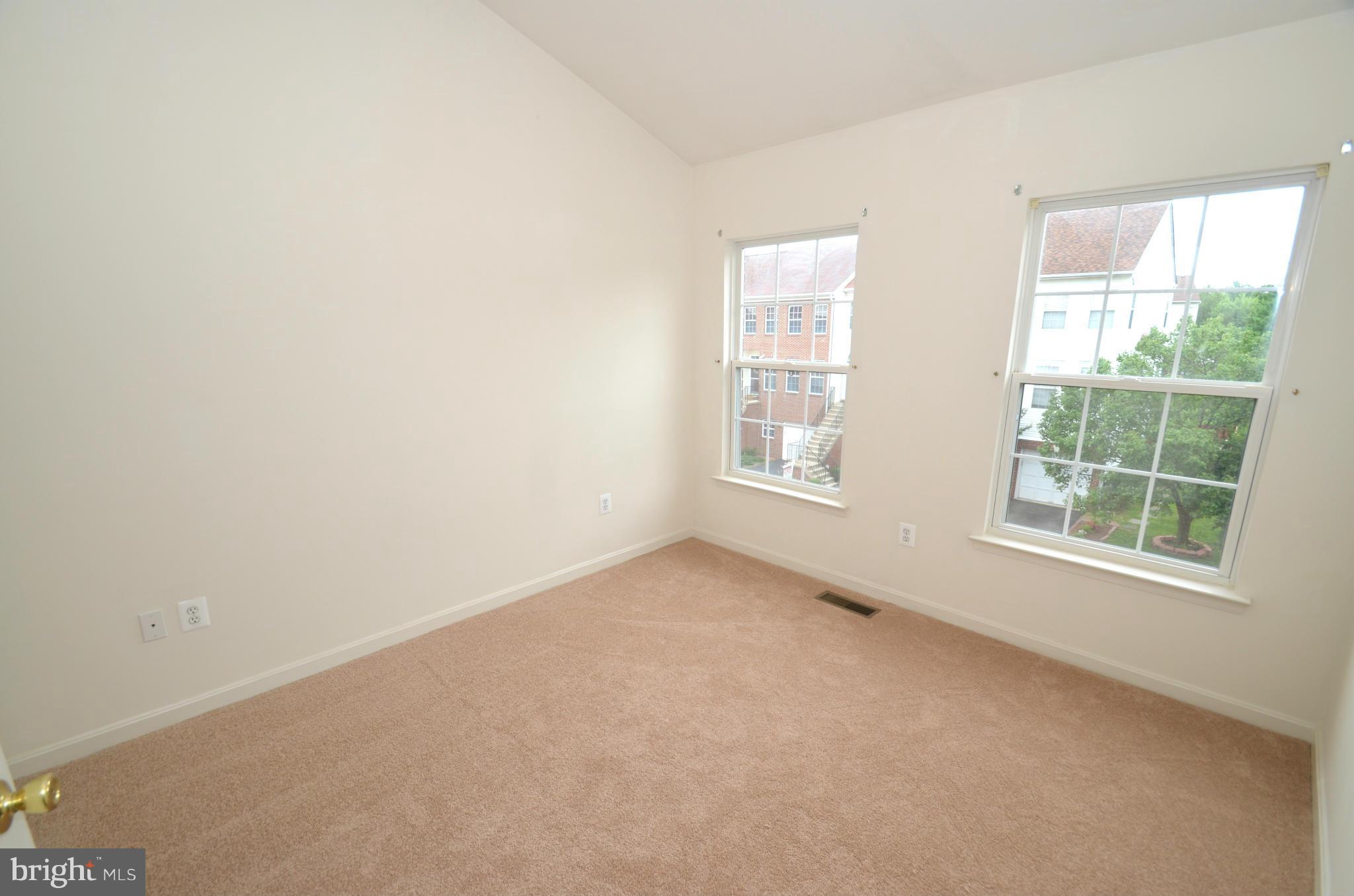 ISLAND CREEK - Residential Lease