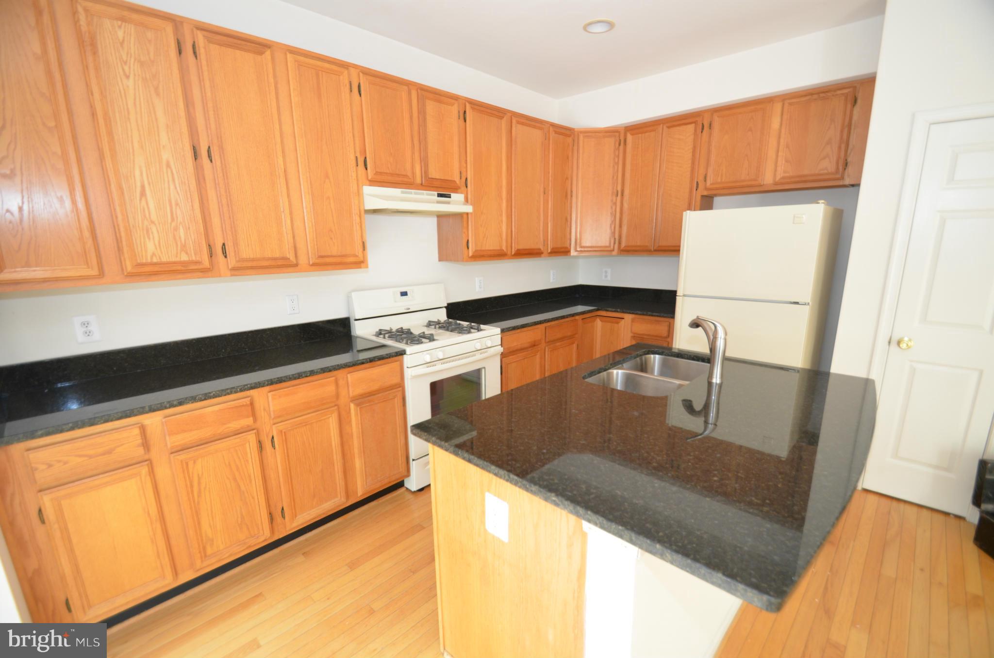 ISLAND CREEK - Residential Lease