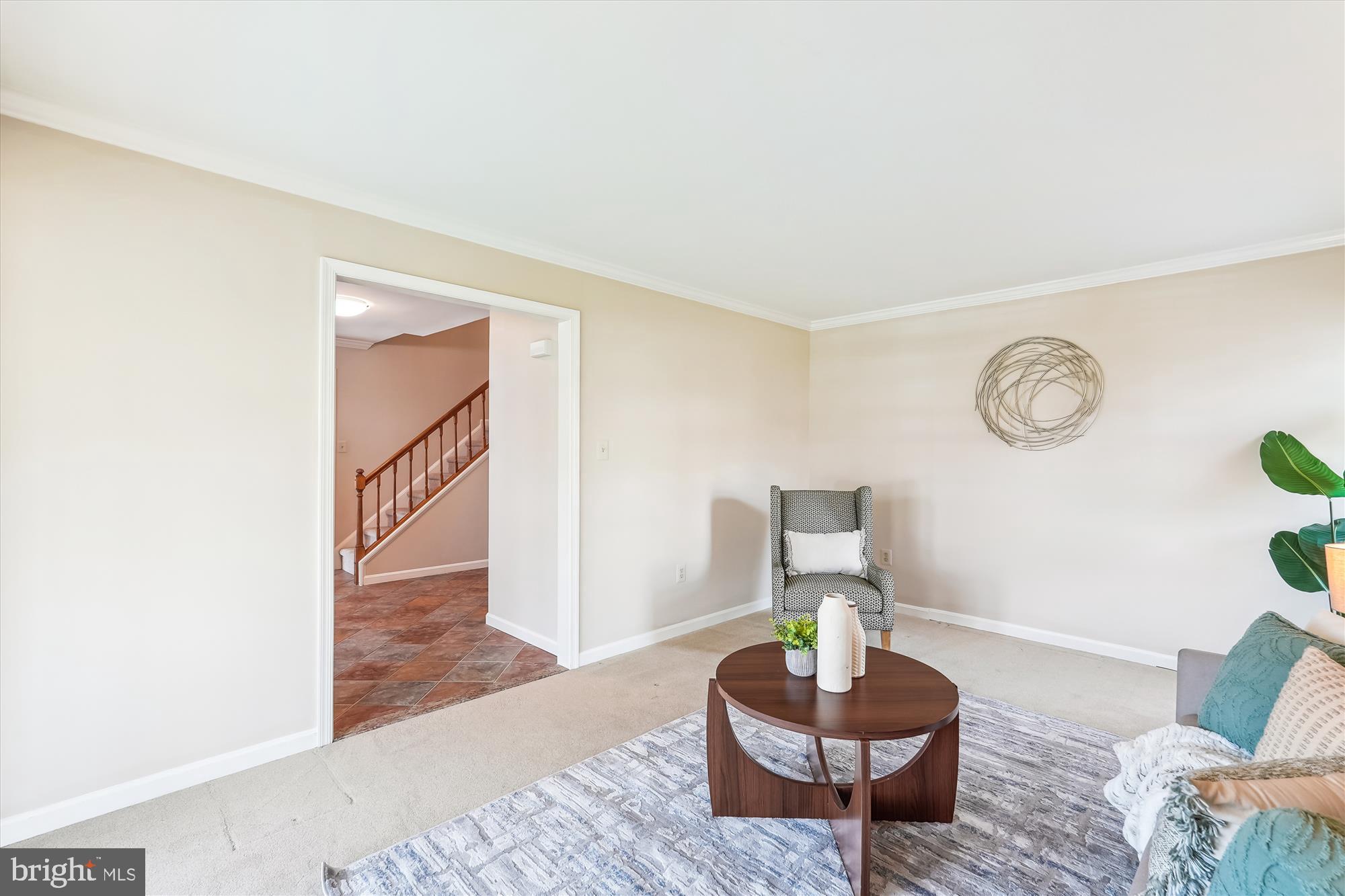 6 VINSON COURT