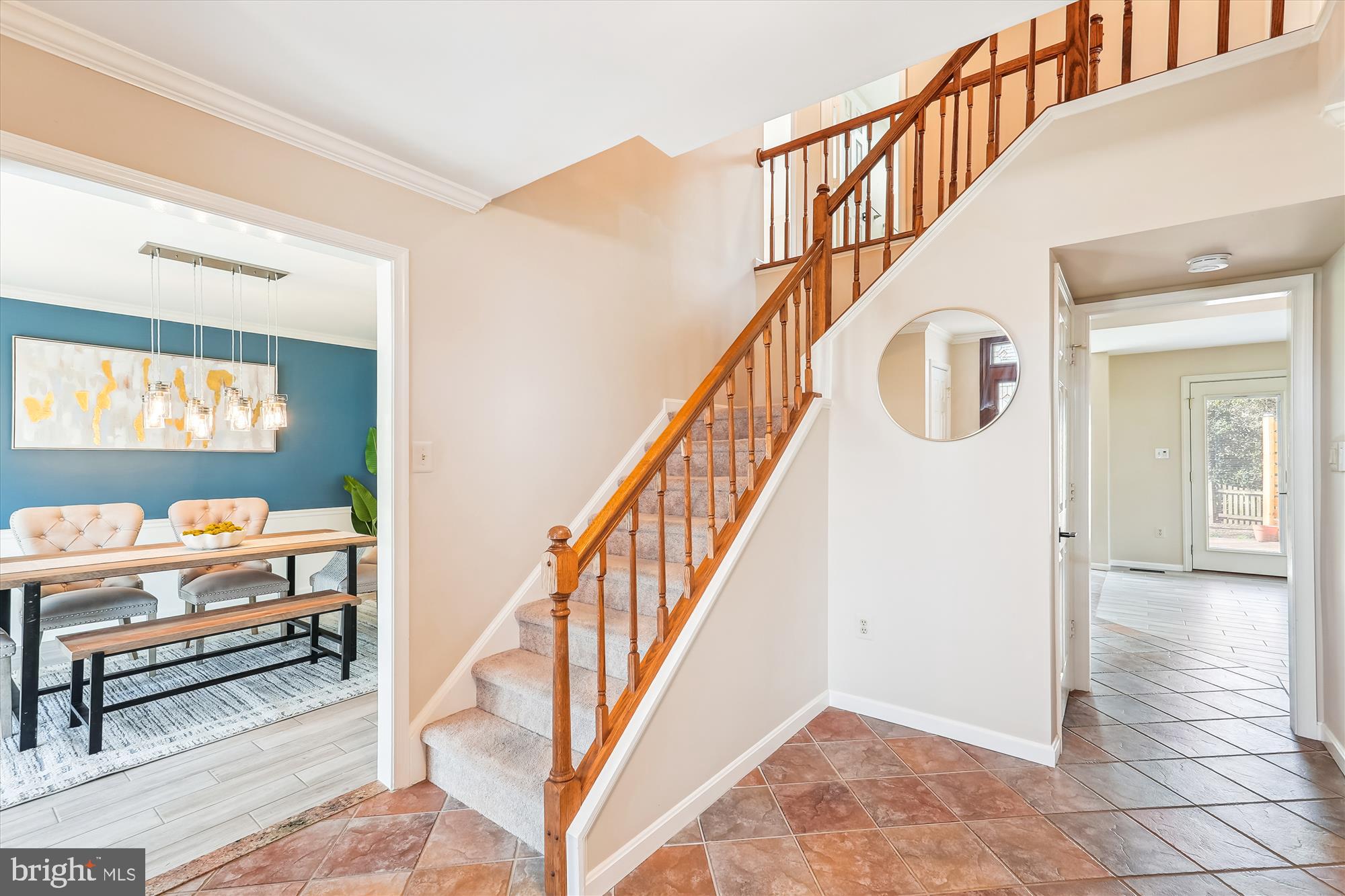 6 VINSON COURT