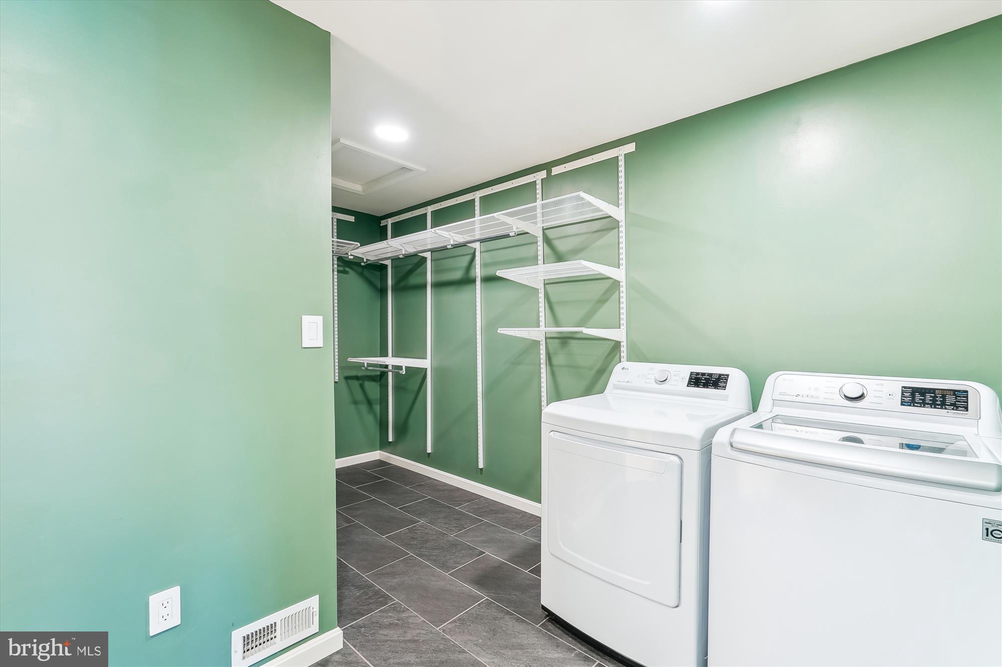 COUNTRYSIDE - Residential