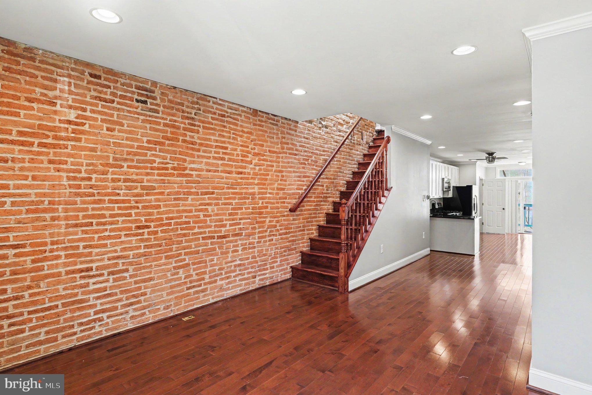 120 E RANDALL STREET