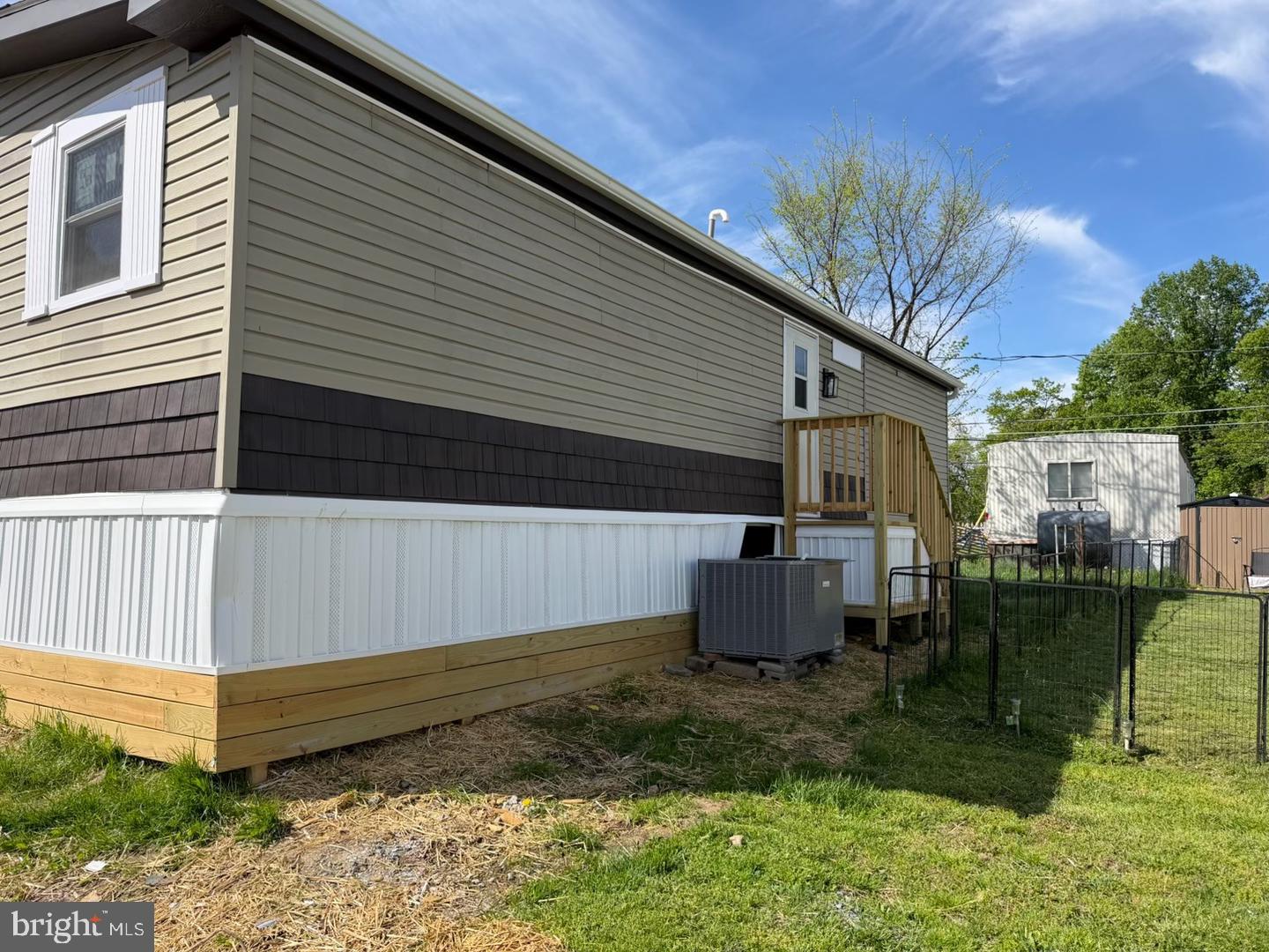 300 RIDGE ROAD 11