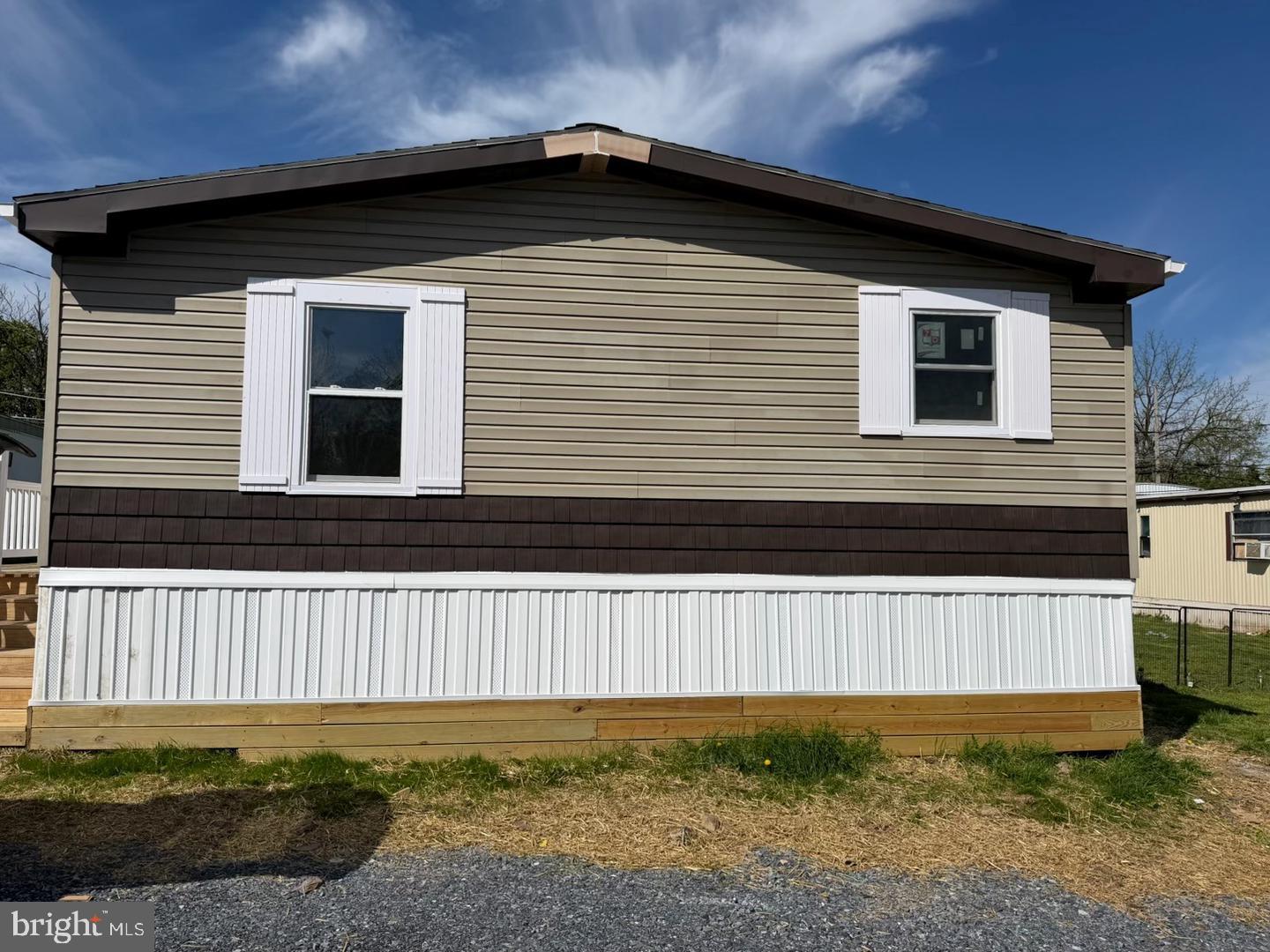 300 RIDGE ROAD 11